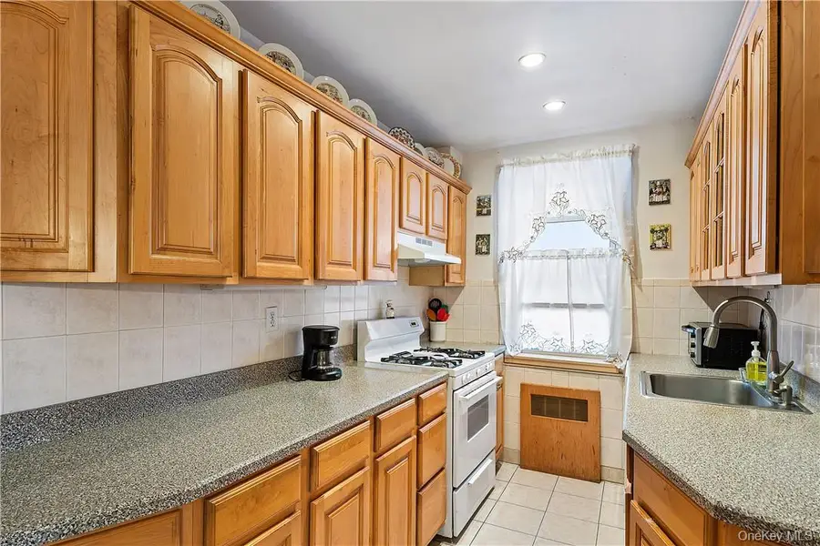 525 W 236 Street #5B, Bronx, NY 10463 - Image #3