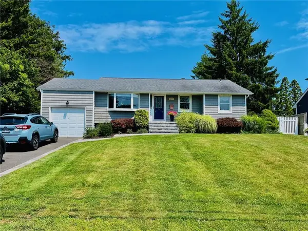 80 Udalia Court, West Islip, NY 11795