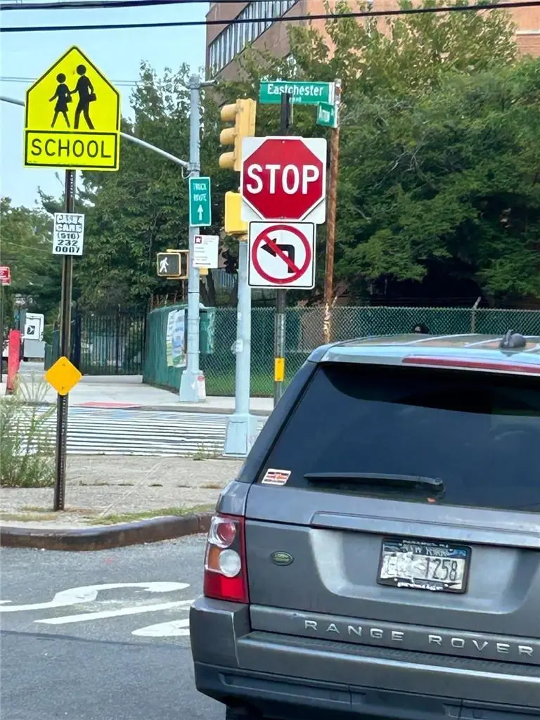 1476 Arnow Avenue, Bronx, NY 10469 - Image #3