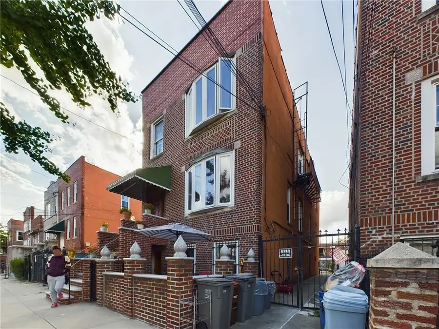 2553 Radcliff Avenue, Bronx, NY 10469 - Image #2