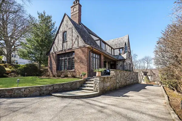 8 Club Way, Hartsdale, NY 10530