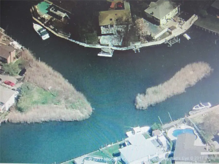 Island Place, Seaford, NY 11783 - Image #2