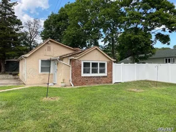Address Withheld By Seller, Central Islip, NY 11722