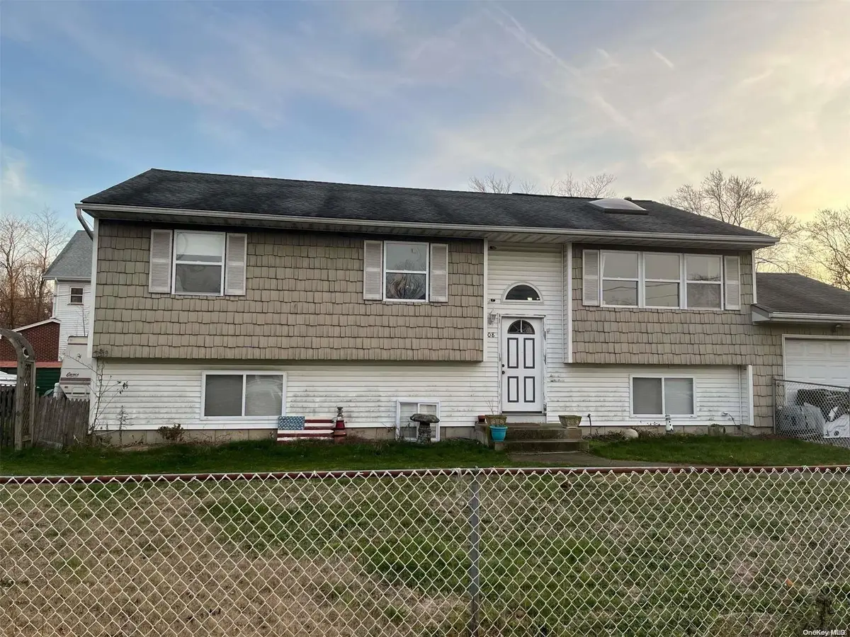 308 Daly Place, Copiague, NY 11726 - Image #1