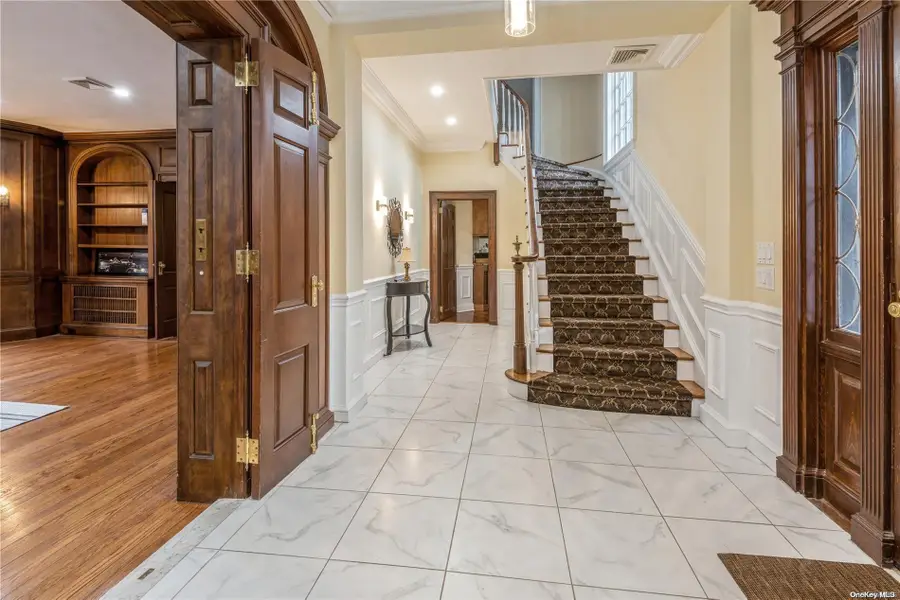 12 Hemlock Court, Laurel Hollow, NY 11771 - Image #2