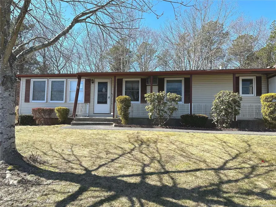 55 Village Circle #1, Manorville, NY 11949 - Image #2