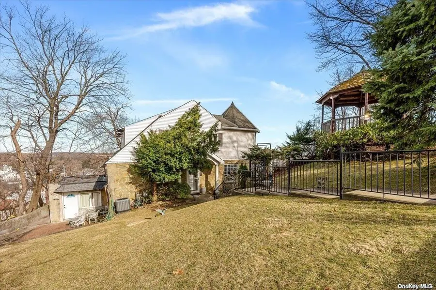 45 East Loop Road, Staten Island, NY 10304 - #2