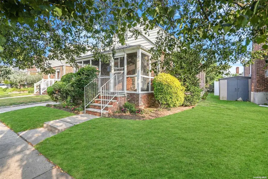 36 Greenwood Pl, Valley Stream, NY 11581 - Image #3