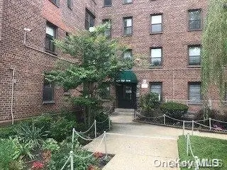 52-60 65 Place #5E, Maspeth, NY 11378