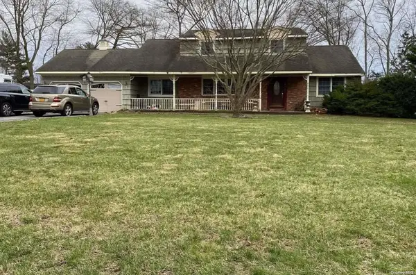 31 Brooksite Drive, Smithtown, NY 11787