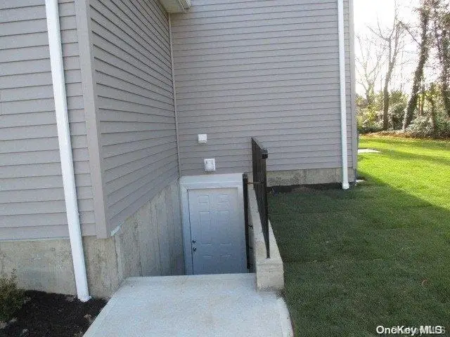 655 Bourdois Avenue, Bellport, NY 11713 - Image #3