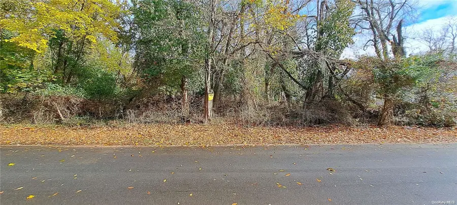 265 Arshamomaque Avenue, Southold, NY 11971 - Image #2