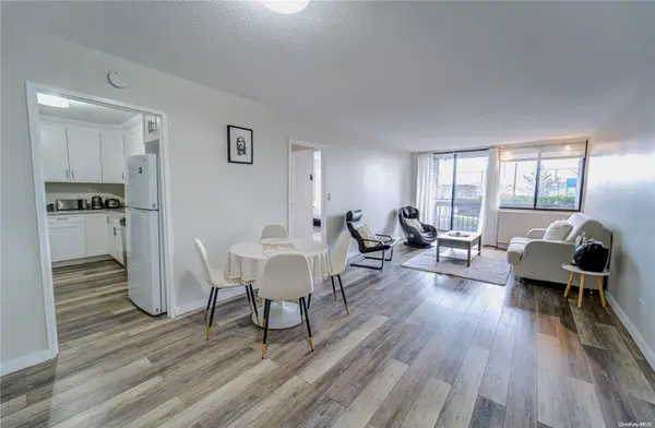 2 Bay Club Drive #1Z2, Bayside, NY 11360