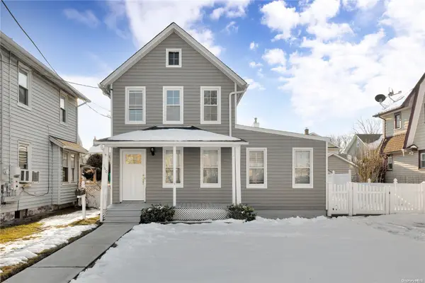 160 Rocklyn Avenue, Lynbrook, NY 11563