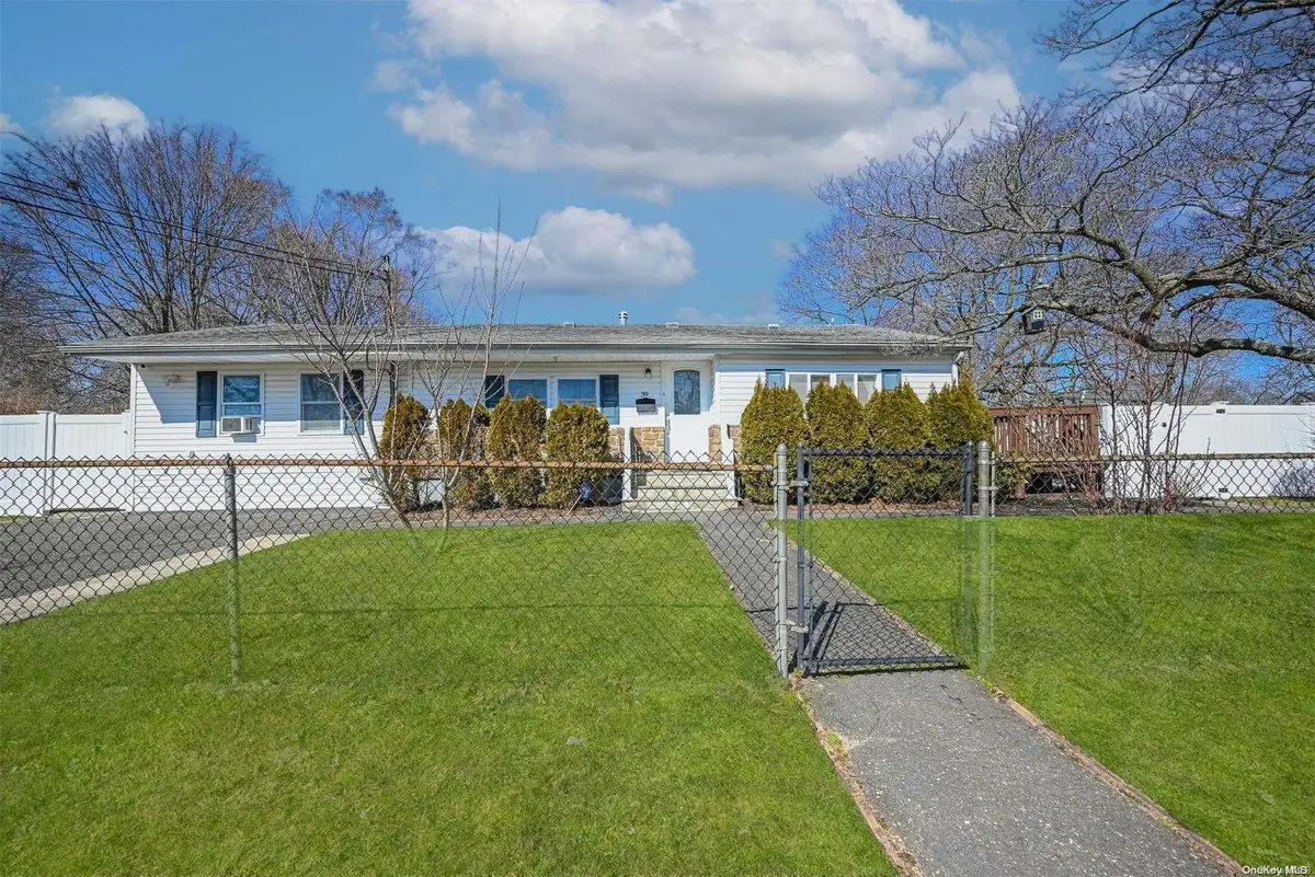 39 E Walnut Street, Central Islip, NY 11722 - Image #1