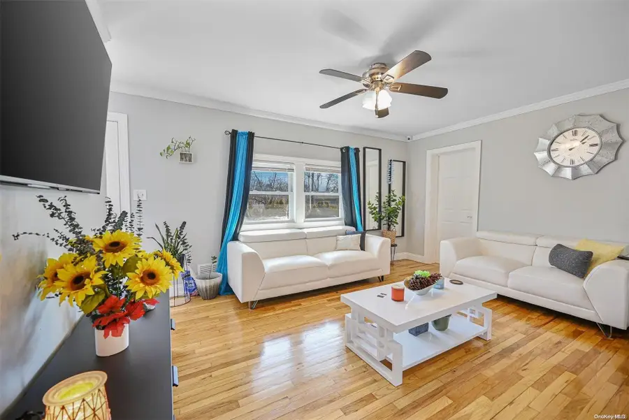 39 E Walnut Street, Central Islip, NY 11722 - Image #3