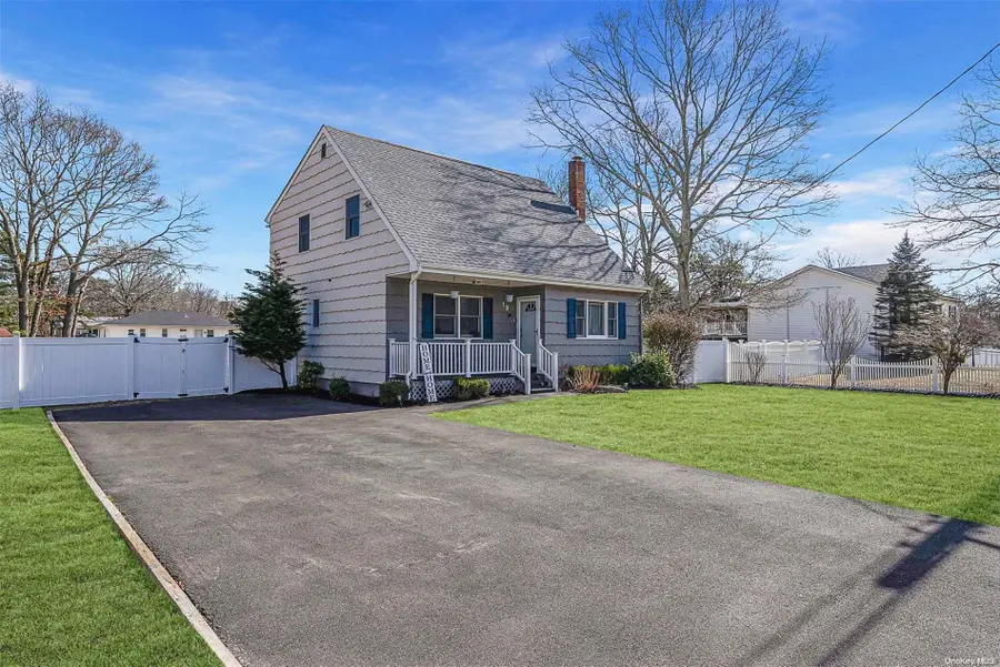 19 Wards Lane, Bellport, NY 11713 - Image #2