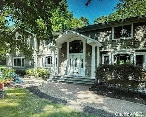 5 Wesley Court, Huntington, NY 11743 - Image #1