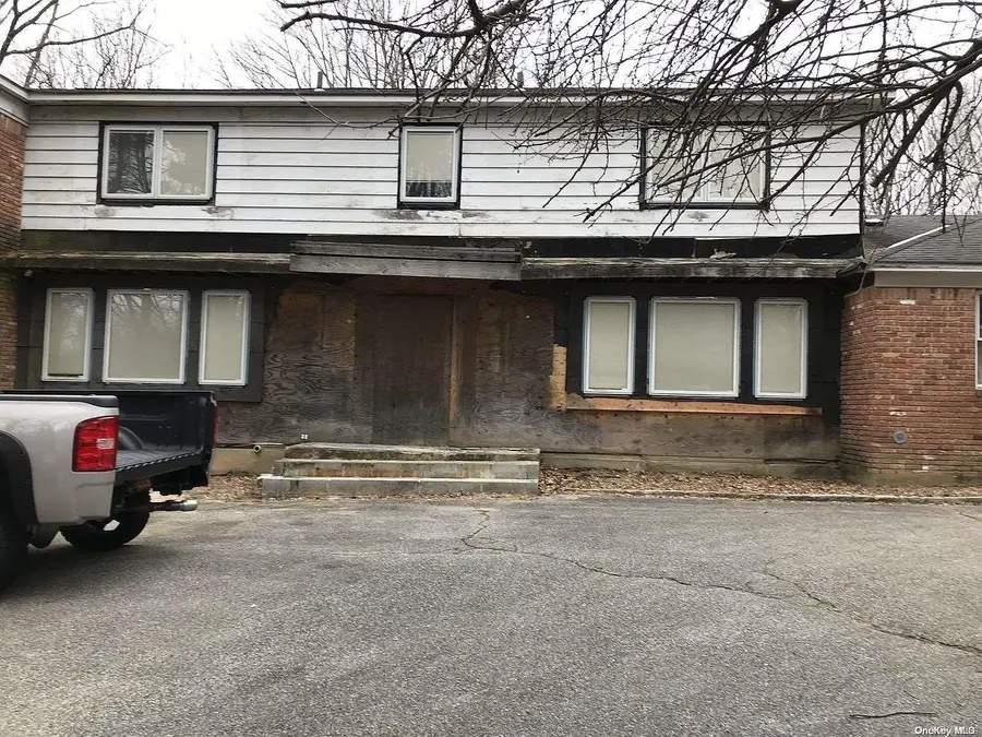 4 August Lane, Old Westbury, NY 11568 - Image #2