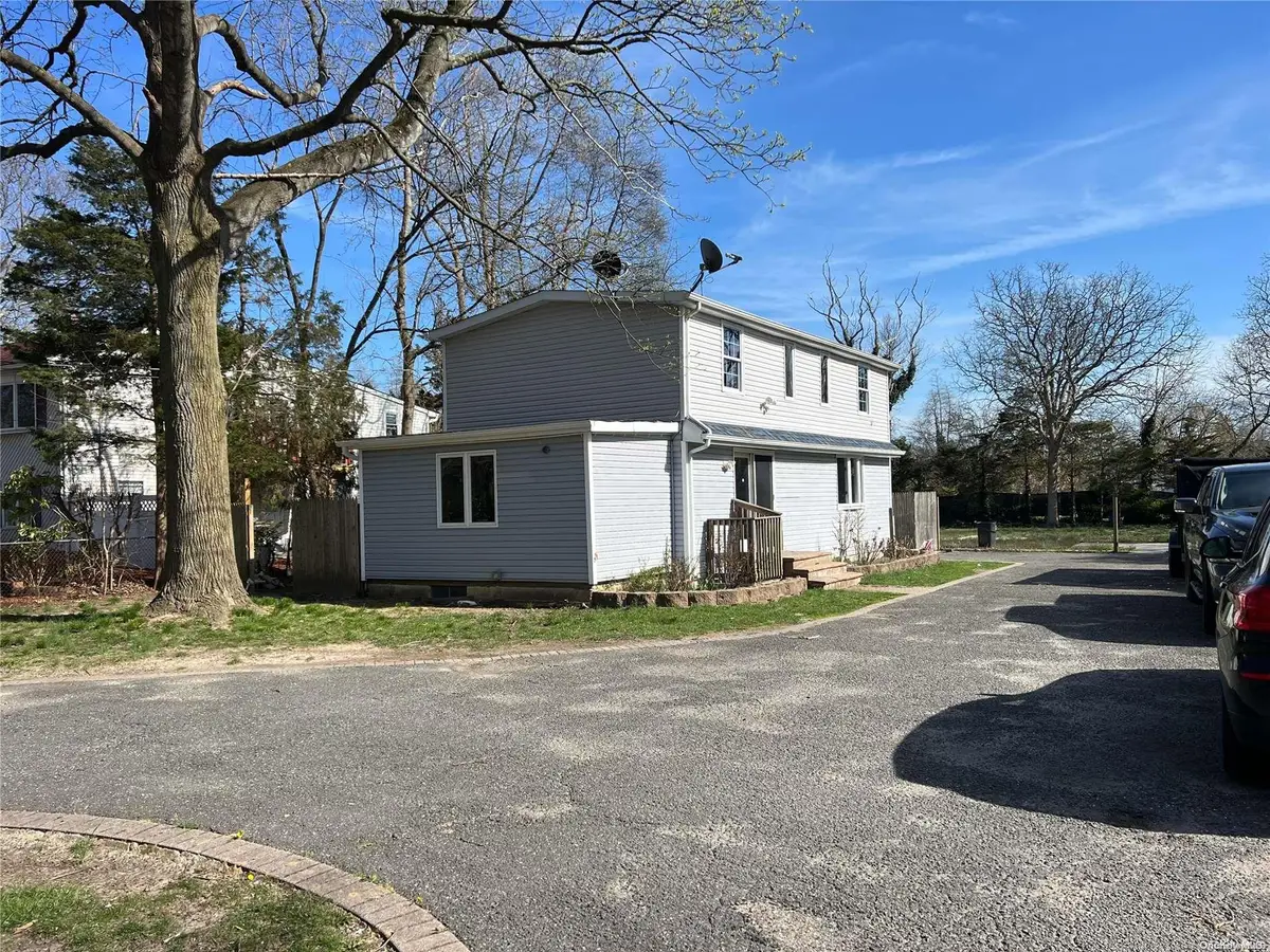 90 Bushwick Avenue, Central Islip, NY 11722 - Image #1