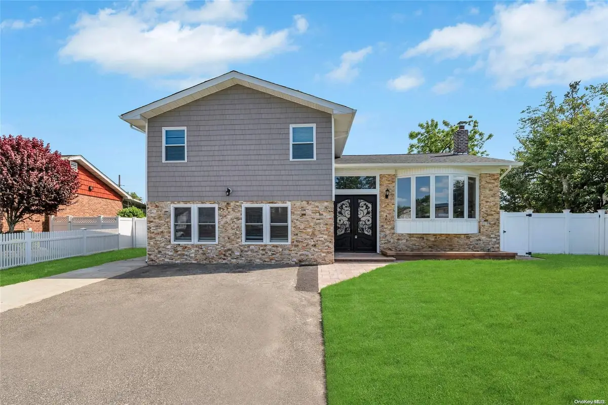 46 Bonnie Drive, Hicksville, NY 11801 - Image #1