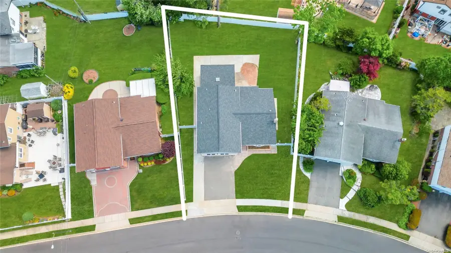 46 Bonnie Drive, Hicksville, NY 11801 - Image #2