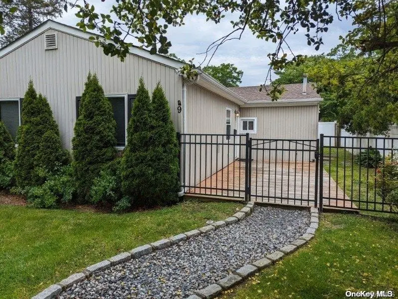 9 Hamilton Avenue, North Babylon, NY 11703 - Image #3