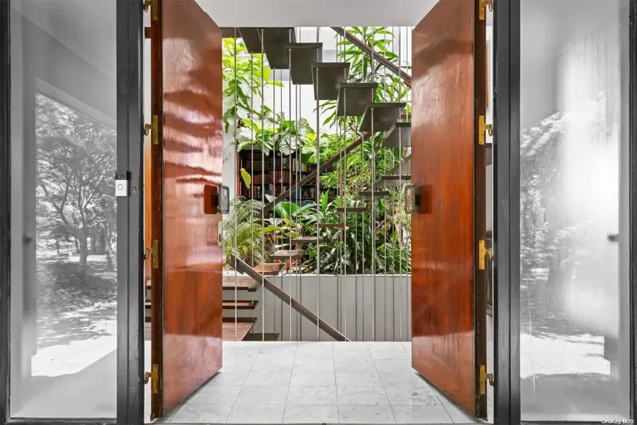 18 Hicks Lane, Sands Point, NY 11050 - Image #2