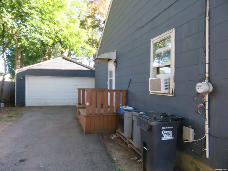 104 Weeks Road, North Babylon, NY 11703 - Image #2