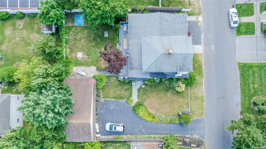 7 Gary Street, Lindenhurst, NY 11757 - Image #2