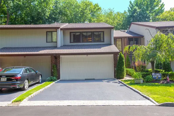 11 Pond View #11, Jericho, NY 11753