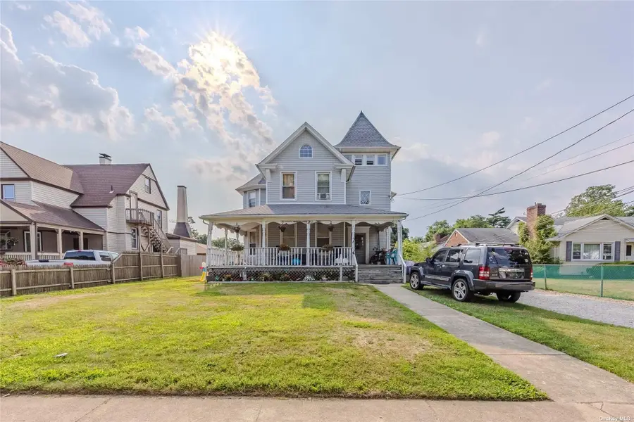 38 Park Avenue, Amityville, NY 11701 - Image #2