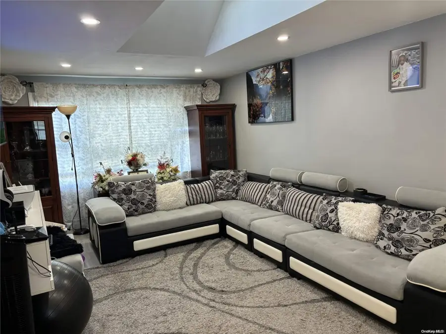 21 Linden Road, Valley Stream, NY 11580 - Image #2