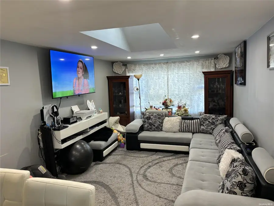 21 Linden Road, Valley Stream, NY 11580 - Image #3