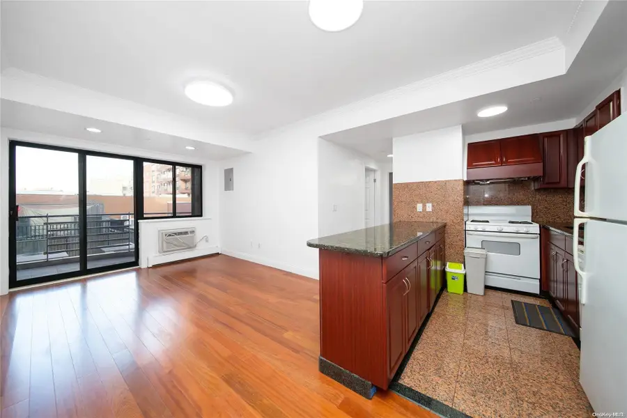 41-05 College Point Boulevard #3B, Flushing, NY 11355 - Image #2