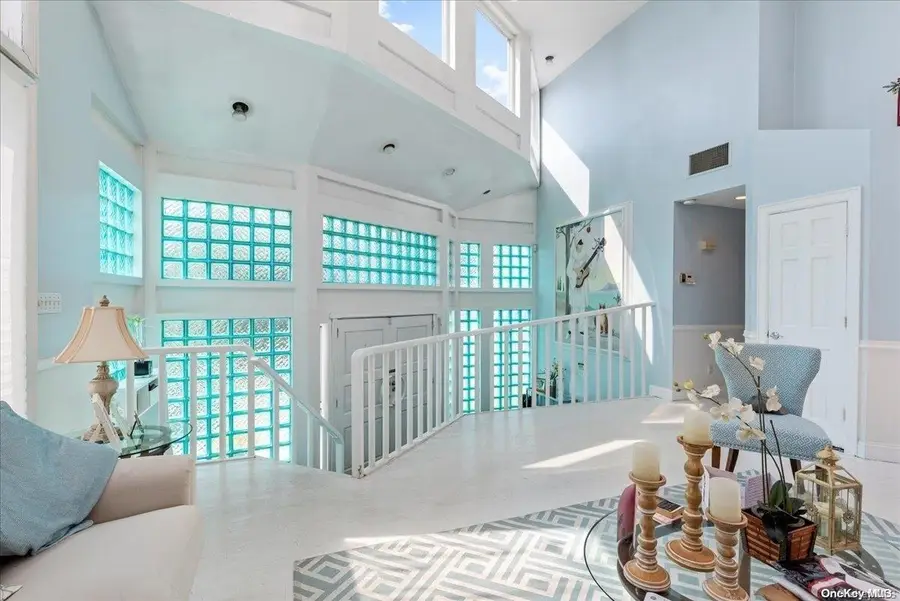 356 Granada Parkway, Lindenhurst, NY 11757 - Image #2