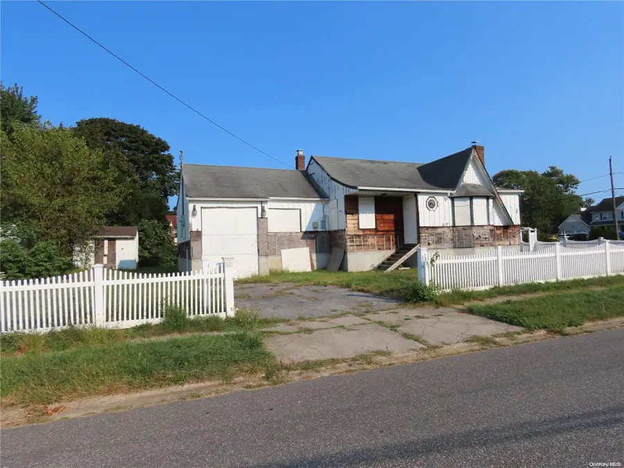 44 Buchanan Avenue, Amityville, NY 11701 - Image #3