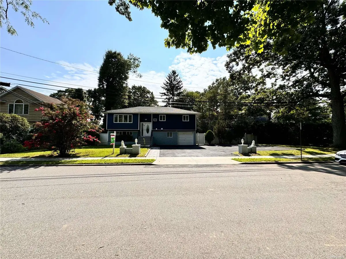 18 Park Drive E, Syosset, NY 11791 - Image #1