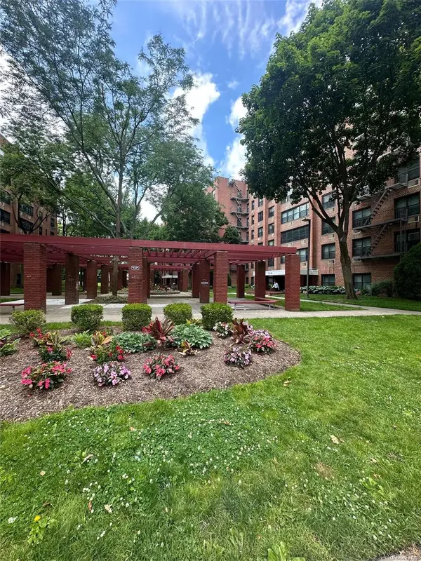 75-34 Bell Blvd #2G, Bayside, NY 11364