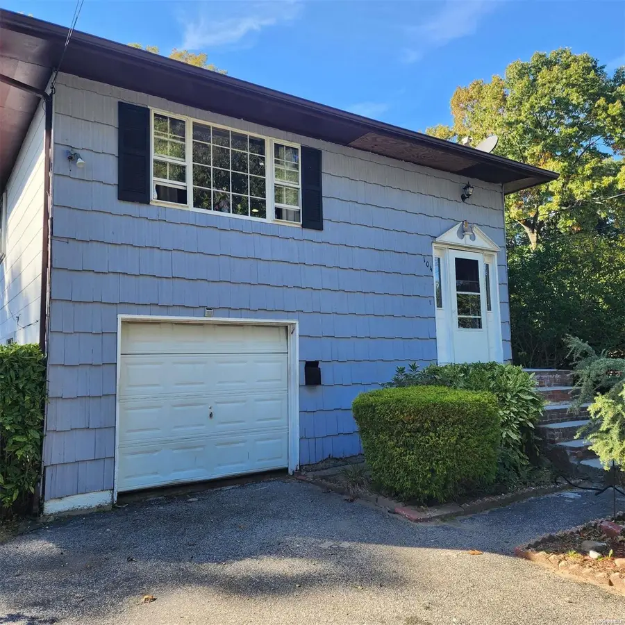 104 Frederick Avenue, Babylon, NY 11702 - Image #2