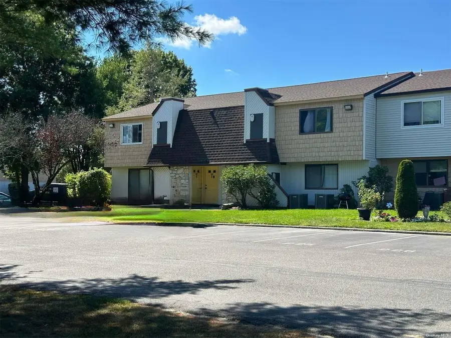 224 Pointe Circle N #224, Coram, NY 11727 - Image #2