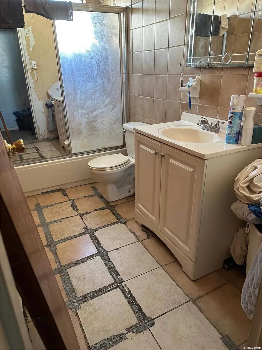 77 Roquette Avenue, Elmont, NY 11003 - Image #3