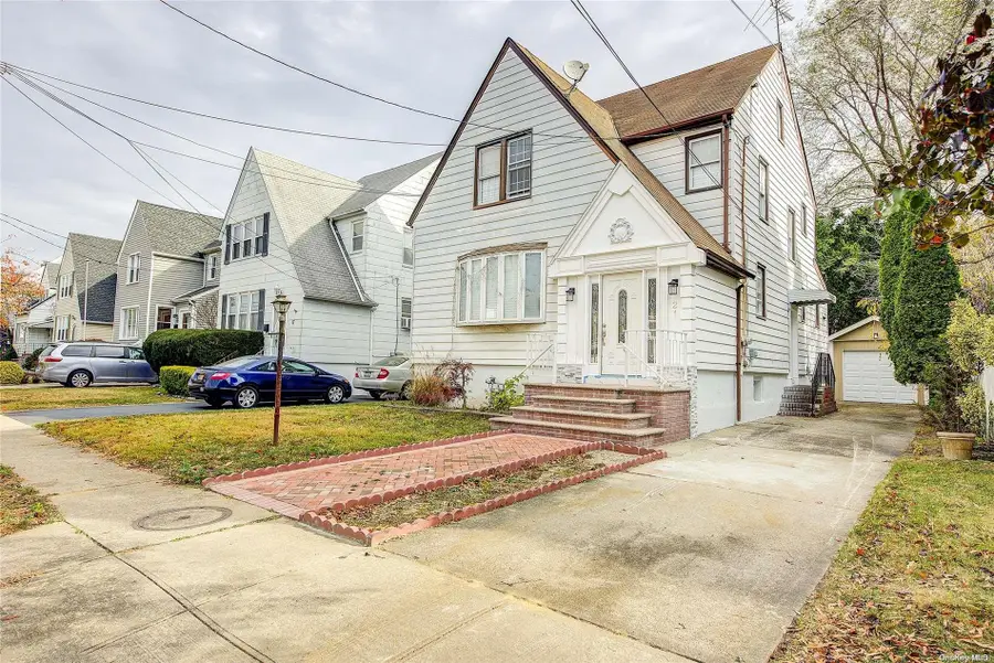 21 Fremont Road, Valley Stream, NY 11581 - Image #2