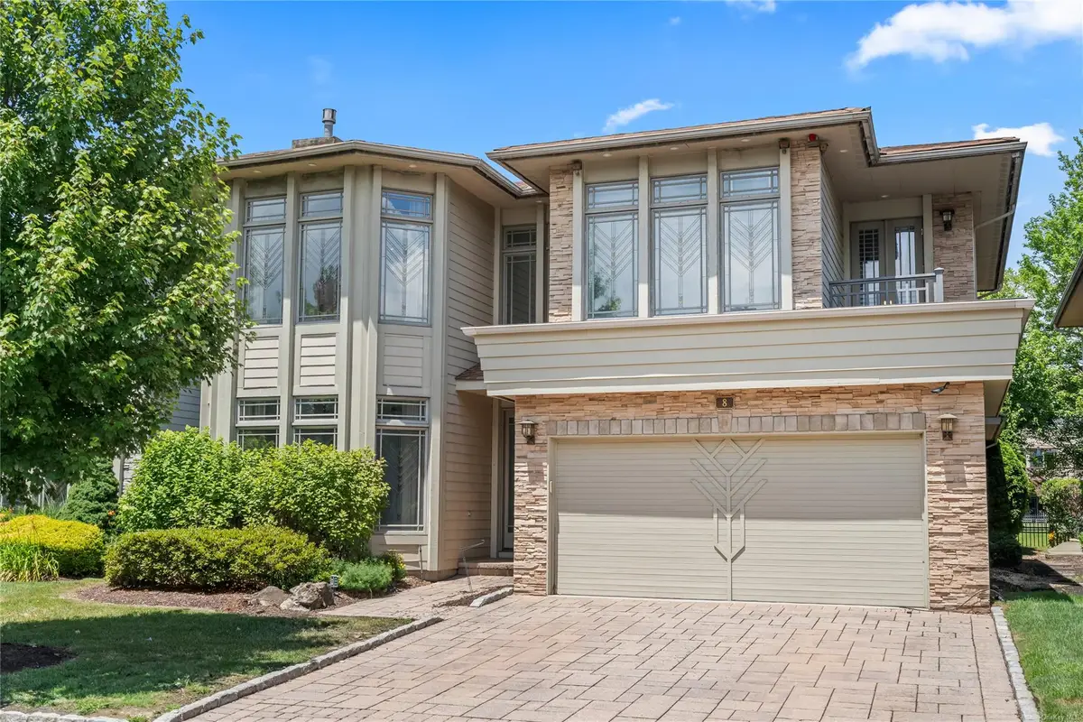 8 Holiday Pond Road, Jericho, NY 11753 - Image #1