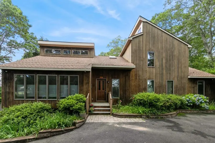 1572 Middle Road, Calverton, NY 11933 - #1