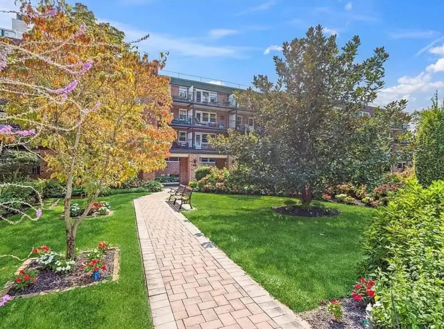 32 Pearsall Avenue #1G, Glen Cove, NY 11542 - Image #2