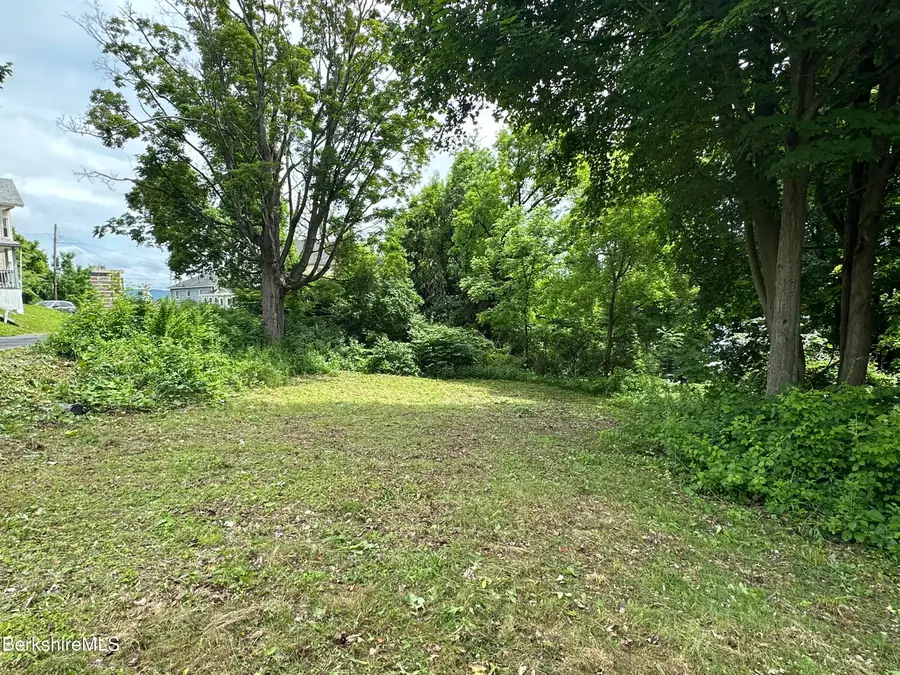 33 Circular Ave, Pittsfield, MA 01201 - Image #2