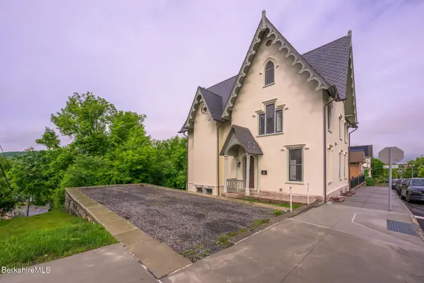 59 Allen St, Hudson, NY 12534