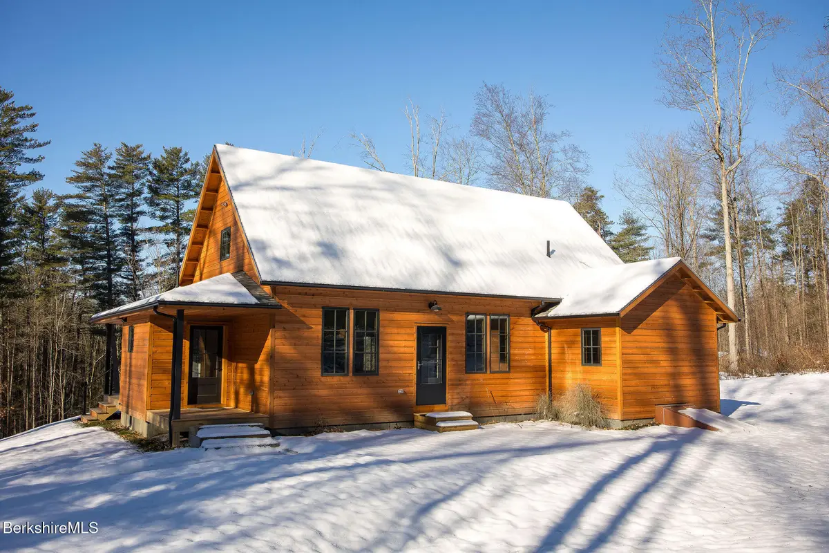 1427 Hewins St, Sheffield, MA 01257 - Image #1