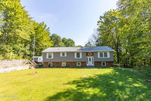 40 Curran Rd, Cheshire, MA 01225